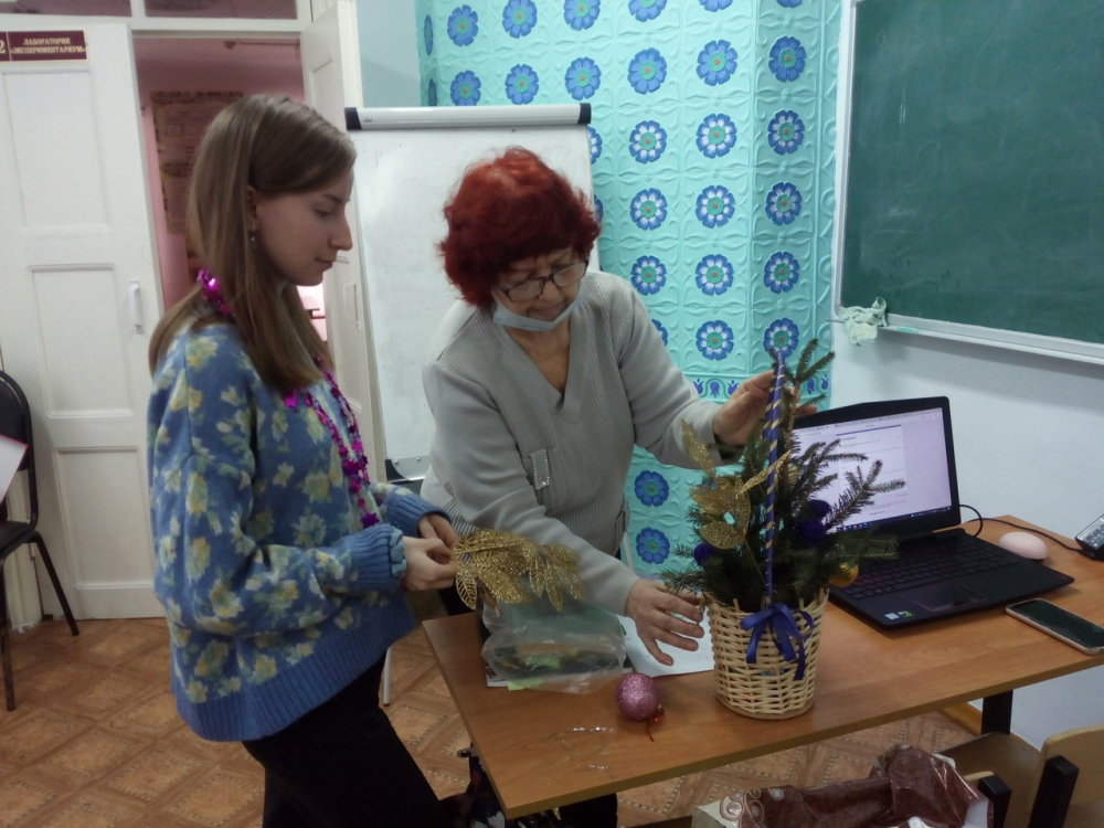 Новогодние подарки для ветеранов сделали воспитанники Борисоглебского экологического центра