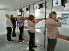 Жители Терновки учатся стрелять и оказывать первую медицинскую помощь
