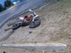 Пьяный мотоциклист в Воронежской области чуть не погубил себя и пассажира 
