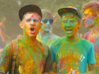 Сотни борисоглебцев раскрасили себя во все цвета радуги на «Фестивале красок»