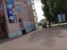 В центре Борисоглебска юные велосипедисты "развлекаются", демонстрируя водителям  средний палец