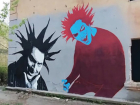 Граффити с изображением  «Короля шутов» украсило здание в столице Черноземья 