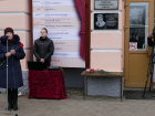 В  память о легендарном директоре Борисоглебского театра горожане принесли его любимые гвоздики 