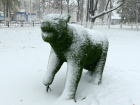 Фото дня: зеленый мишка в сквере Борисоглебска стал белым