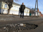 Последствия «зимнего асфальтирования»: дорога на улице Гагарина г. Борисоглебска начала крошиться