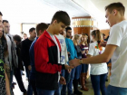 Студентов Борисоглебска поздравили с Татьяниным днем шоколадными конфетами