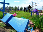 В поселке Грибановский вандалы устроили погром на кладбище