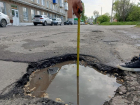Борисоглебский депутат измерил глубину ям на дороге  в Северном микрорайоне и написал запрос в прокуратуру
