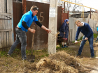 Борисоглебские волонтеры помогли пенсионерке навести чистоту к Пасхе
