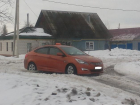В Борисоглебске на неочищенной от снега дороге застрял автомобиль местного депутата