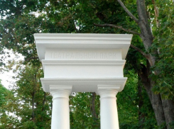 В обновленных скверах Борисоглебска дождь выявил недочеты подрядчика