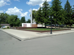 В Борисоглебске украли решетки ливневой канализации у мемориала «Борцам за власть Советов»