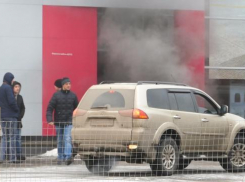 В Борисоглебске загорелся автосалон 