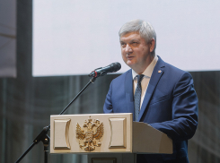 2 миллиарда рублей направят власти на повышение зарплат педагогов в Воронежской области