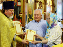  В Казанском храме г.Борисоглебска поздравили супругов-долгожителей