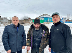 «От таких историй слезы на глазах»: в Терновке глава администрации помог бездомному