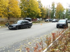 Аварию «с оторванными колесами» сфотографировал наш читатель в центре Борисоглебска