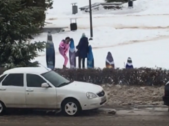 Опубликовано видео надругательства над «семьей усатого мужика» в центре Борисоглебска