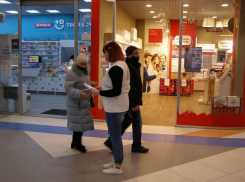 «Такая работа…»: торговые центры Воронежской области спешно нанимают поверяльщиков QR-кодов 