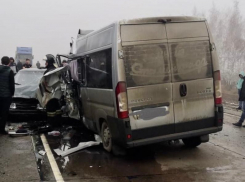 Опубликованы снимки с места гибели пяти человек на трассе под Борисоглебском