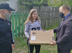 Воспитанница Терновской ДЮСШ получила в подарок ноутбук