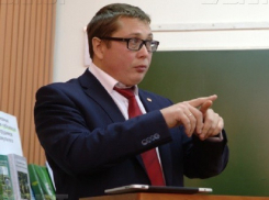 Ректор ВГУ обманывает с зарплатой свою жену-доцента