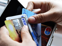Стало известно, сколько жители Воронежской области тратят денег с банковских карт
