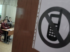 Борисоглебского девятиклассника удалили с экзамена из-за звонка будильника в телефоне