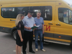 Сотрудники ГИБДД проверили безопасность школьных автобусов в Борисоглебске