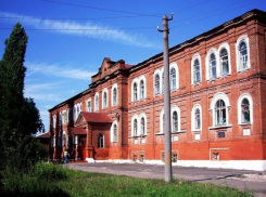 В Борисоглебске депутат устроил скандал на выпускном вечере в школе