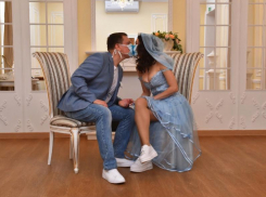 362 пары сыграют скромную свадьбу на Красную горку в Воронежской области