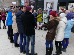 «Стоп, СПИД!» - скандировали в центре Борисоглебска студенты и школьники