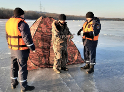 Спасатели  раздали  памятки рыбакам Борисоглебска 