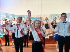 Стали известны даты проведения последних звонков и выпускных вечеров  в российских школах 