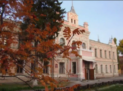 Более 500 бюджетников перебросила «Единая Россия» для голосования в Борисоглебскую гимназию №1 по открепительным удостоверениям