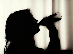 Нерадивую мать из Новохоперского района  не могут заставить  платить алименты