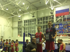 Чемпион мира Денис Лебедев вручил награды боксерам из Борисоглебска
