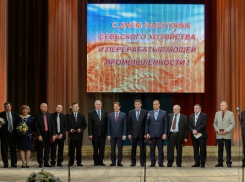 Ключи от новой «Гранты» механизатору из села Третьяки вручил губернатор Гордеев 
