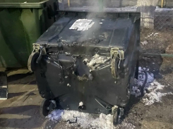 Неизвестные поджигают пластиковые контейнеры для мусора в Борисоглебске