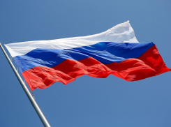 С понедельника занятия в школах Воронежской области будут начинаться с поднятия флага России