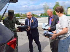 Глава администрации Терновского района передал бойцам СВО необходимое оборудование