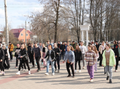 Массовая фитнес-разминка прошла в центре Борисоглебска