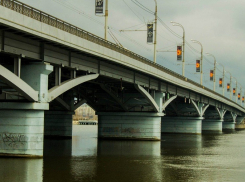 Жительница Поворинского района пыталась спрыгнуть с моста в Воронеже