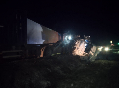 Два грузовика столкнулись на трассе под Борисоглебском 