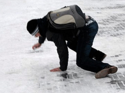 Почти две тысячи человек пострадали из-за гололеда за время новогодних каникул в Воронежской области 