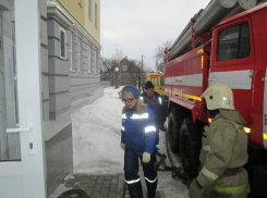 К  зданию Борисоглебского суда стянули наряды оперативных служб