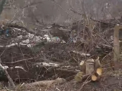 В Новохоперске оползень уничтожил надворные постройки и нежилой дом