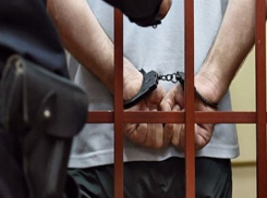 Отчиму-извергу из Бутурлиновского района вынесли приговор за издевательства над падчерицей