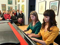 Борисоглебцев приглашают провести вечер в музыкальной гостиной