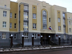 Полицейского, обвиняемого по двум статьям УК, Борисоглебский суд отпустил под домашний арест 